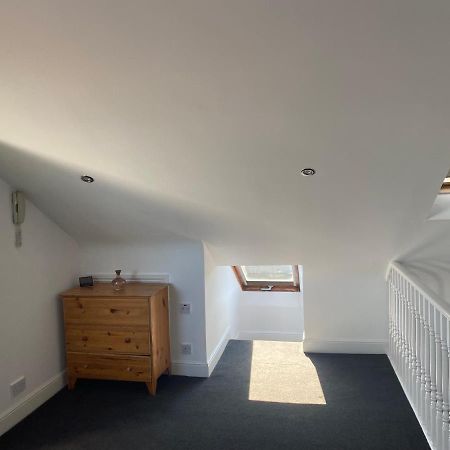 Studio Flat Hatch End Экстерьер фото